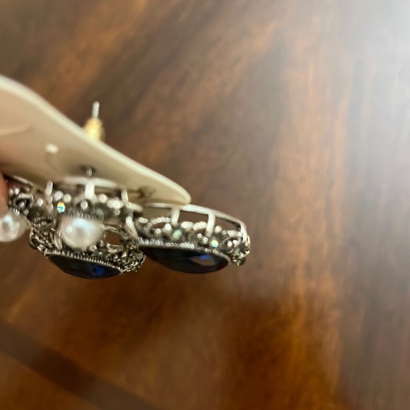 Totally New Tear drop earrings. - Picture 5 of 6